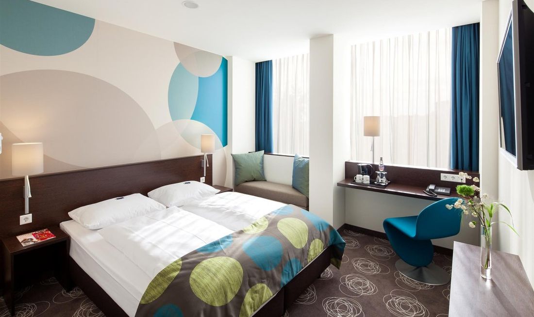 Webers Hotel Im Ruhrturm Essen Room
