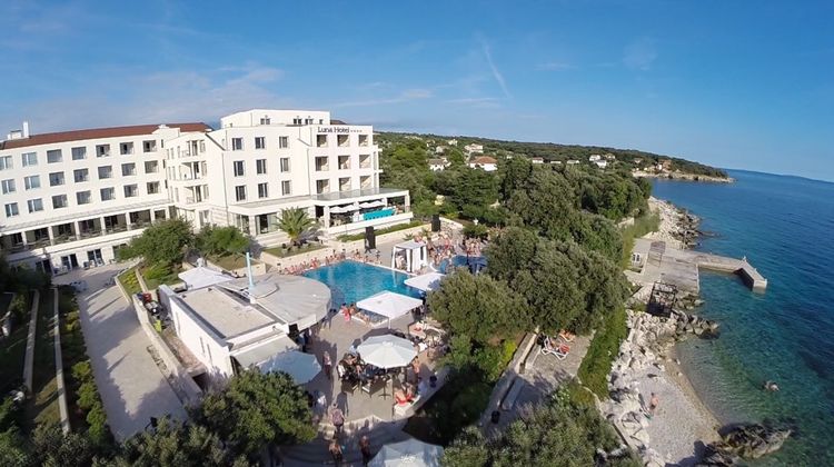 Luna Island Hotel Exterior