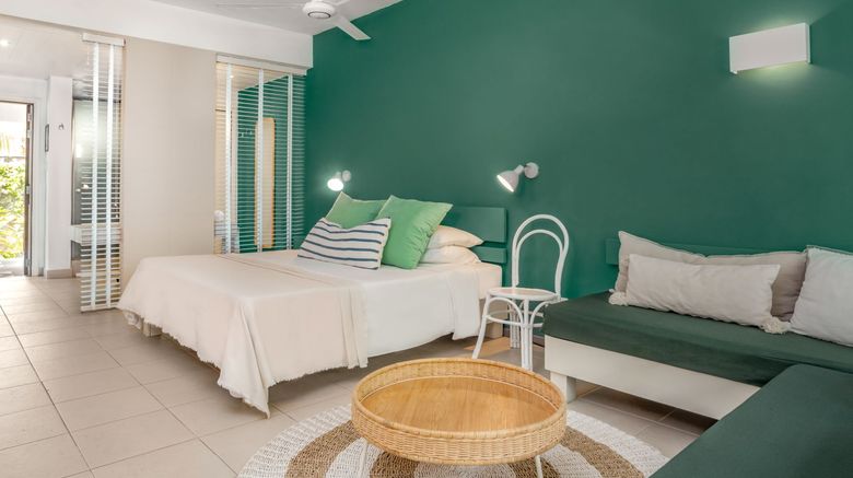 <b>Coin De Mire Attitude Room</b> <b>Coin De Mire Attitude Room</b>