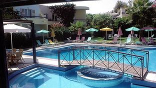 Niriis Hotel