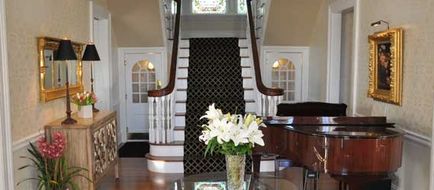 Peter Shields Inn Lobby
