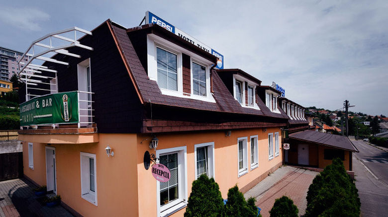 <b>Hotel Taxis Exterior</b>