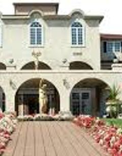 Renault Winery Tuscany Hotel