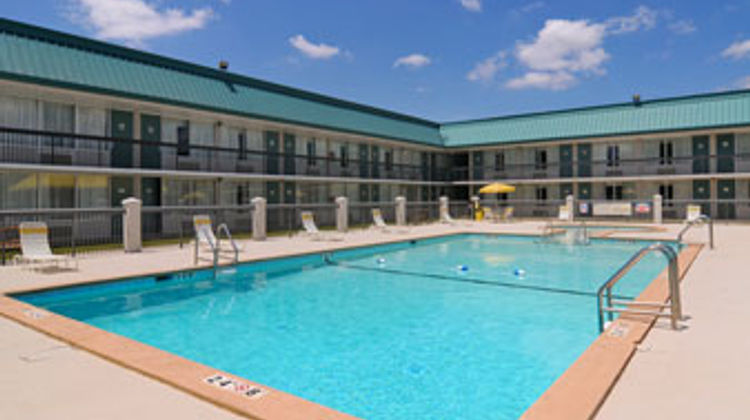 Days Inn Perry near Fairgrounds Pool