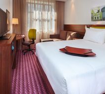 Hampton by Hilton Samara Room