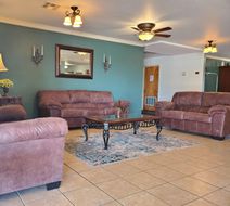 Candlelight Inn & Suites Hwy 69 Lobby