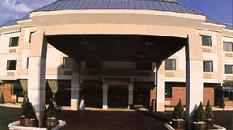 Country Inn & Suites Newark Exterior