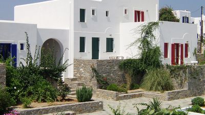 Chroma Paros Hotel