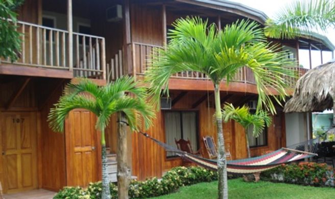 Arenal Hostel Resort Exterior