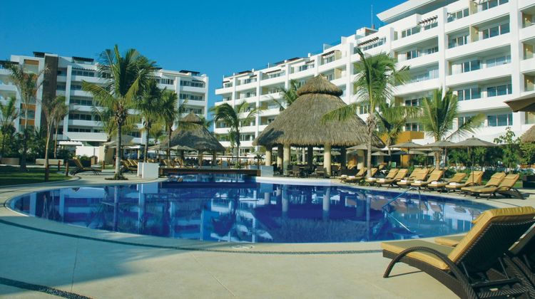 Marival Distinct Pool