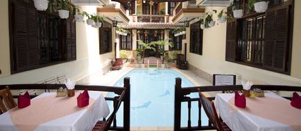 Nhi Nhi Hotel Lobby