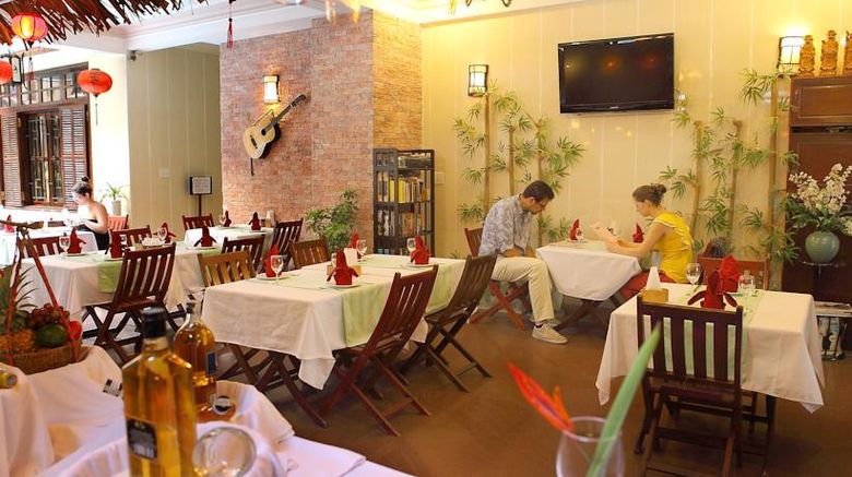 <b>Nhi Nhi Hotel Restaurant</b>