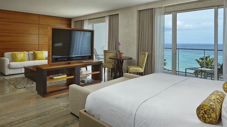 Royal Blues Hotel Suite