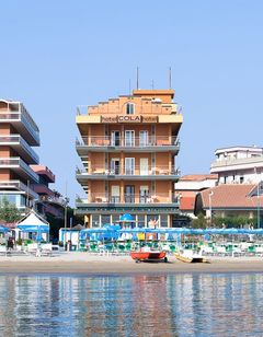Hotel Cola