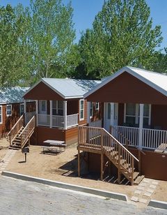 Hill Country Cottage & RV Resort