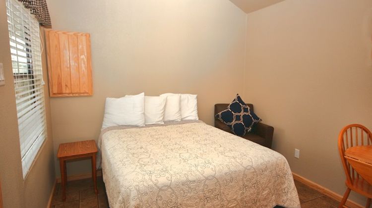 Hill Country Cottage & RV Resort Room