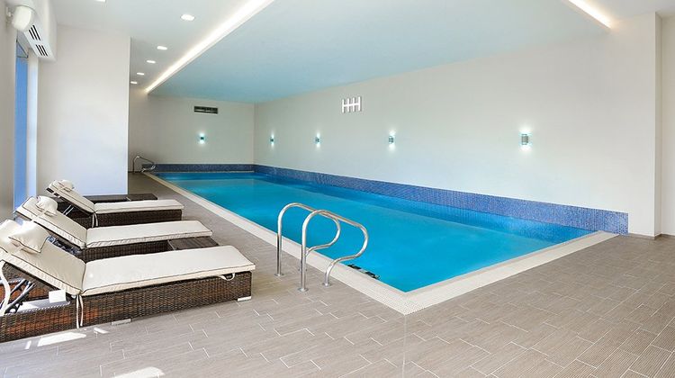 Heston Hyde Hotel Pool