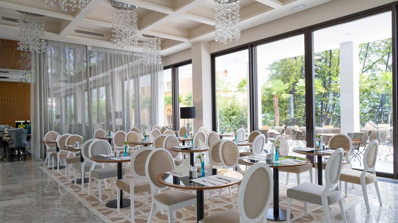 <b>Amadria Park Hotel Royal Restaurant</b> <b>Amadria Park Hotel Royal Restaurant</b>