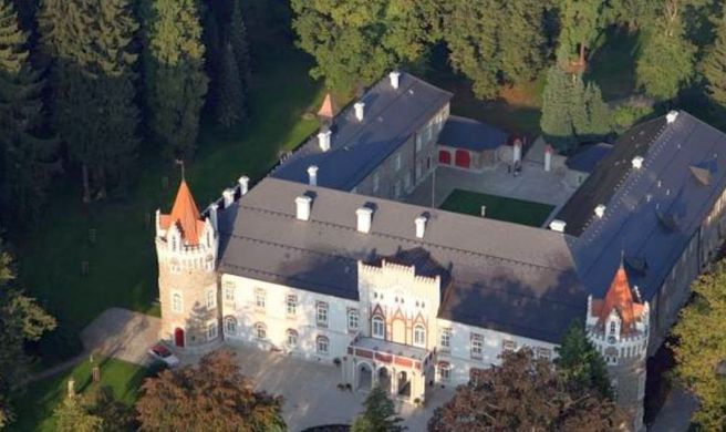 Chateau Heralec Boutique Hotel Exterior