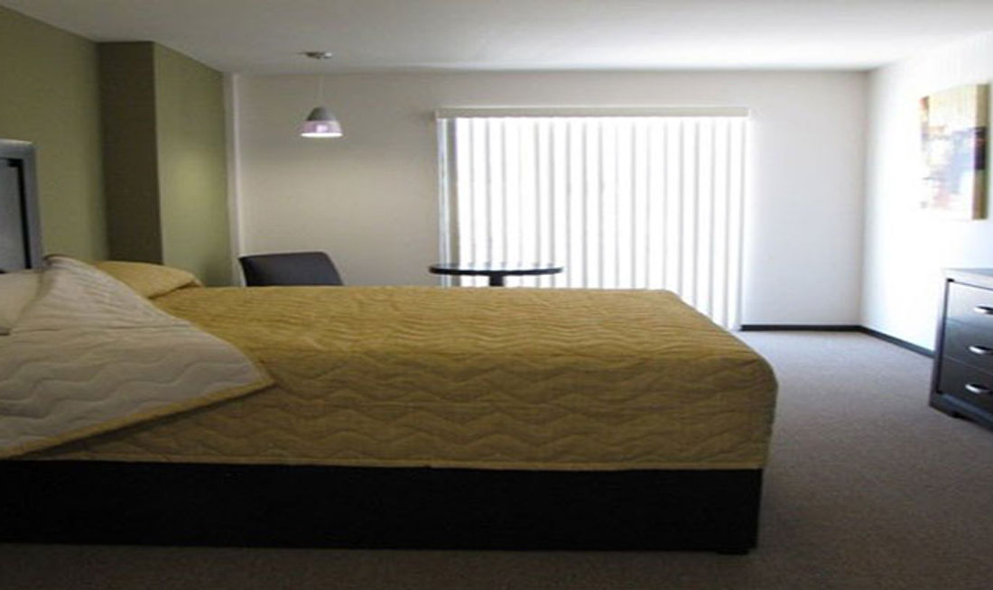 Nuvo Hotel & Apartments Room