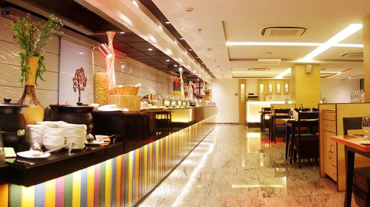 Effotel Hotel by Sayaji Restaurant