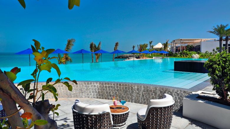 <b>ZAYA Nurai Island Pool</b>