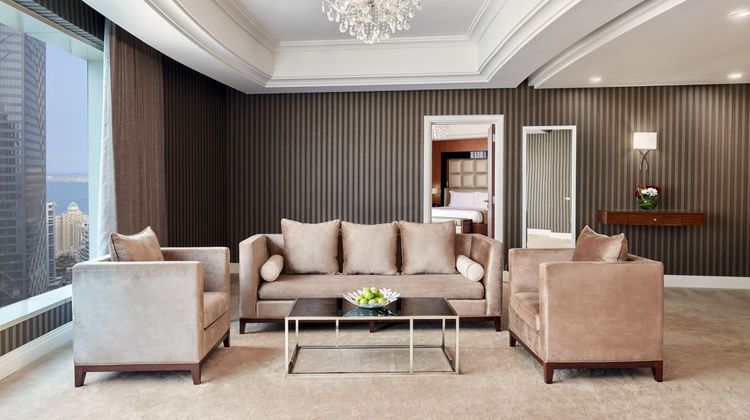 Crowne Plaza Doha West Bay Suite