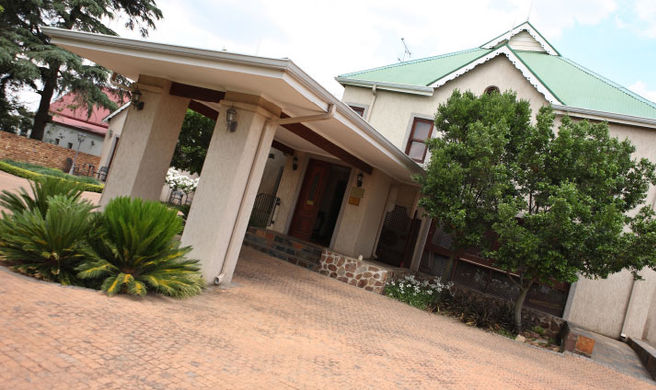 CandleWoods Guesthouse Exterior