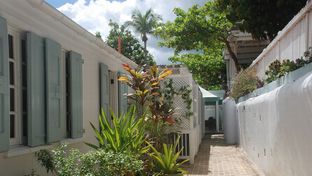 At Home In The Tropics Bed & Breakfast