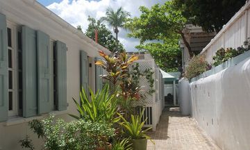 At Home In The Tropics Bed & Breakfast