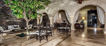 Bastion Luxury Hotel Lobby