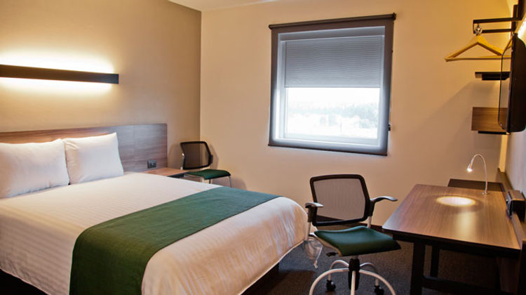 City Express Suites by Marriott Finsa Room