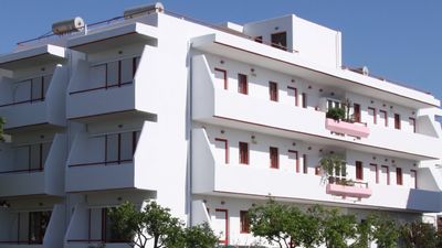 Stam & John Apartments