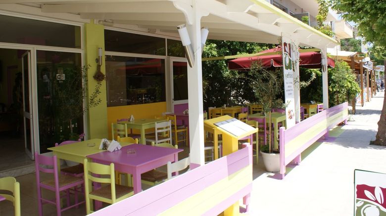 <b>Stam & John Apartments Restaurant</b>