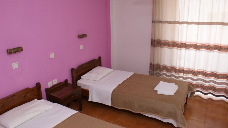 <b>Stam & John Apartments Room</b>
