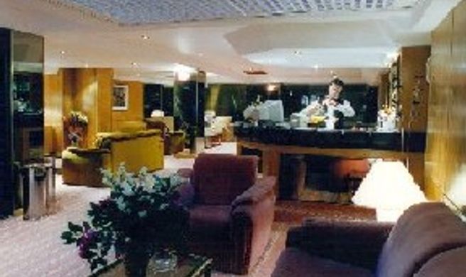 Hotel Cuatro Reyes Lobby