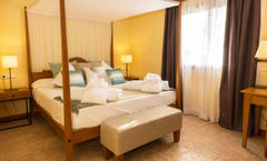 Pula Suites Hotel Golf & Spa