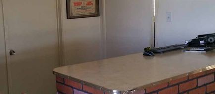 Budget Inn Mojave Lobby