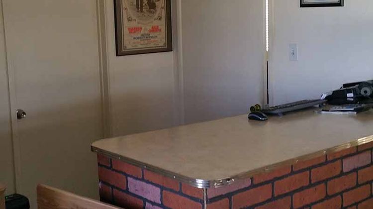 Budget Inn Mojave Lobby