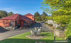 Red Tussock Motel