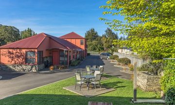 Red Tussock Motel
