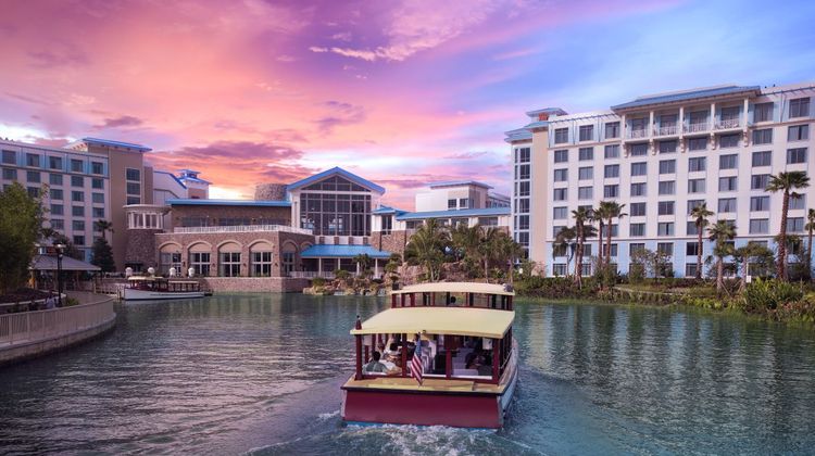 Loews Sapphire Falls Resort at Universal Exterior