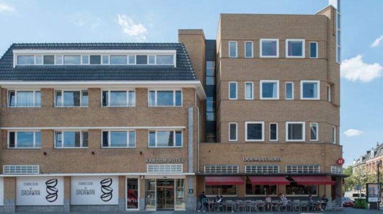 Kaboom Hotel Exterior