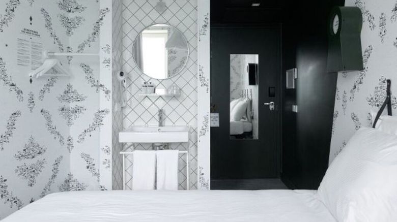 <b>Kaboom Hotel Room</b>