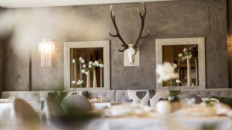 <b>Wellness & Spa Resort Quellenhof Banquet</b> <b>Wellness & Spa Resort Quellenhof Banquet</b>