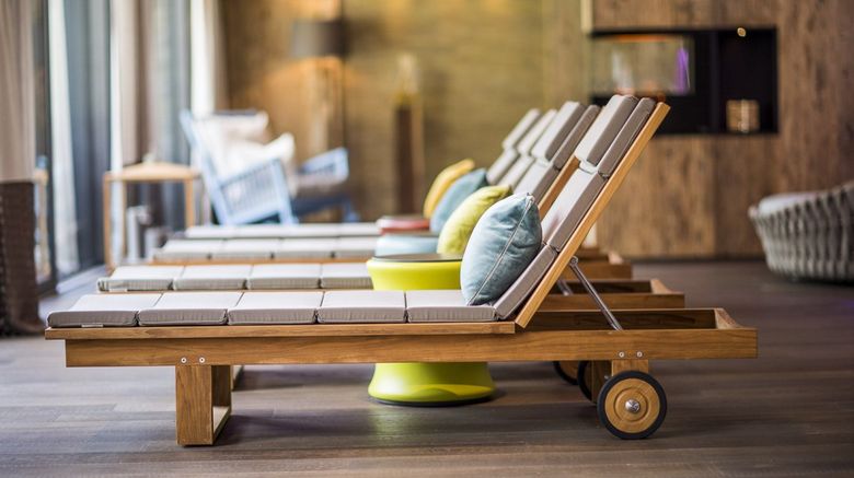 <b>Wellness & Spa Resort Quellenhof Health</b> <b>Wellness & Spa Resort Quellenhof Health</b>