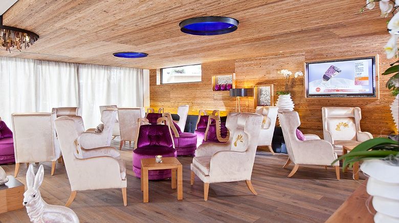 <b>Wellness & Spa Resort Quellenhof Lobby</b> <b>Wellness & Spa Resort Quellenhof Lobby</b>