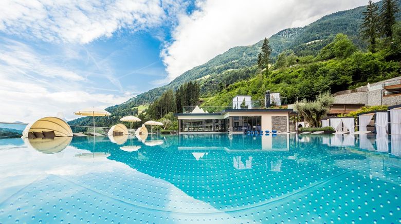 <b>Wellness & Spa Resort Quellenhof Pool</b> <b>Wellness & Spa Resort Quellenhof Pool</b>