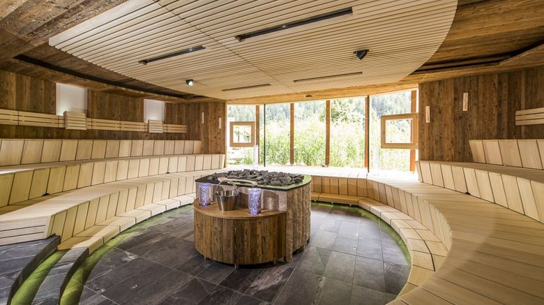 <b>Wellness & Spa Resort Quellenhof Spa</b> <b>Wellness & Spa Resort Quellenhof Spa</b>