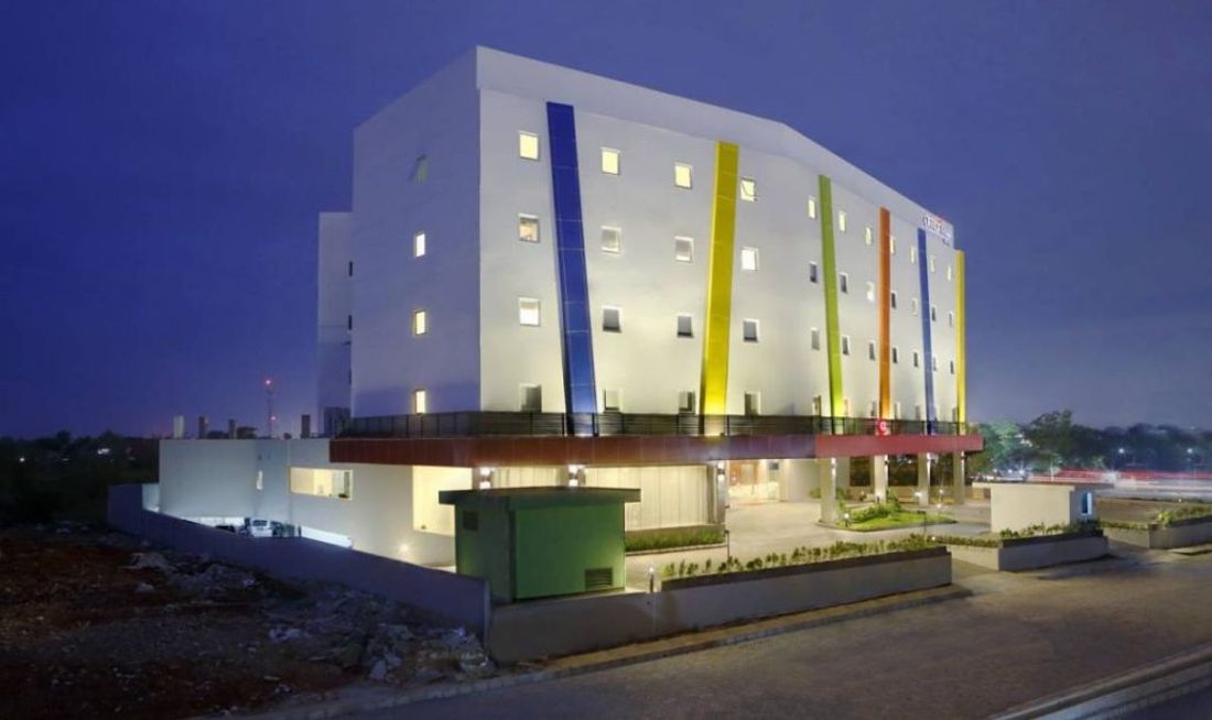 Amaris Hotel Karawang Exterior